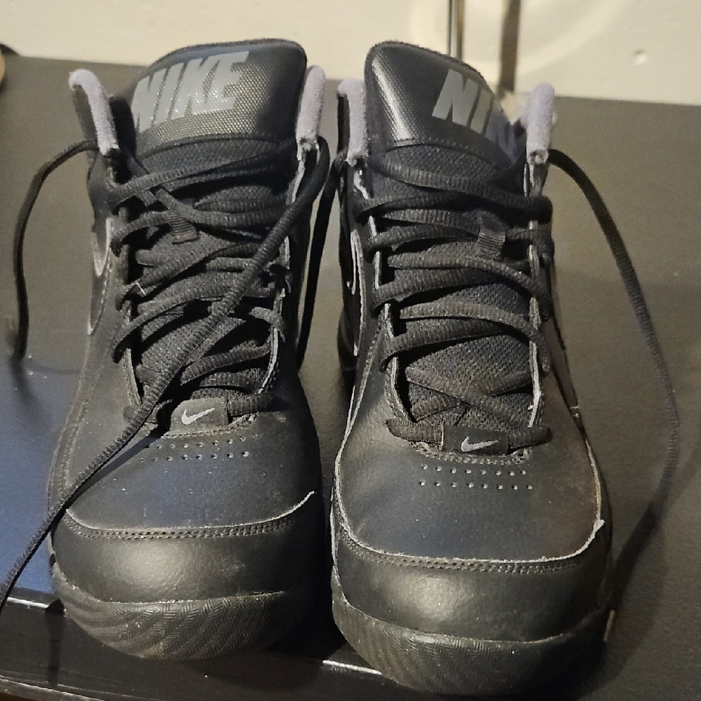 Mens Nike Sneakers 9.5